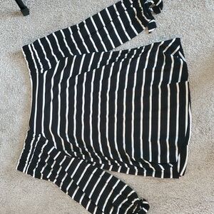 Cable & Gauge Off The Shoulder Blk &White  Striped Top. Size Medium